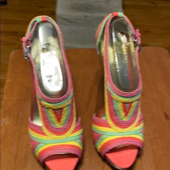 New in box Report Signature heels - Picture 3 of 7